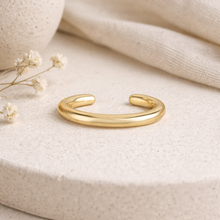 Load image into Gallery viewer, Demi Ear Cuff in Gold