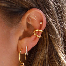 Load image into Gallery viewer, Flora Ear Cuff in Gold
