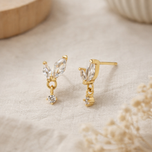 Load image into Gallery viewer, Beatrix Stud Earring in Gold