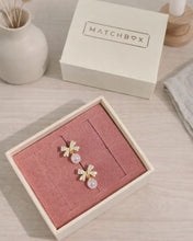 Load image into Gallery viewer, Gold stud bow earrings with pearl
