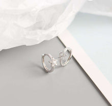 Load image into Gallery viewer, Camilla Huggie in Silver