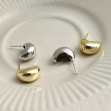 Load image into Gallery viewer, Tamara Stud Earrings in Gold
