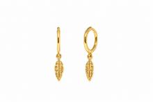 Load image into Gallery viewer, Harmony Huggie in Gold
