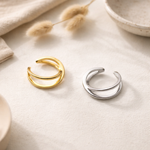 Load image into Gallery viewer, Brooklyn Ear Cuff in Gold
