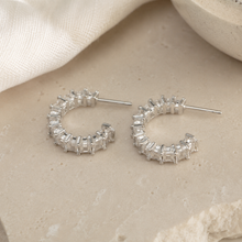 Load image into Gallery viewer, Etta Hoop Earring in Gold
