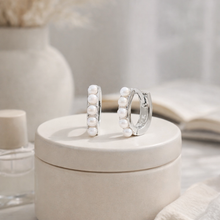 Load image into Gallery viewer, Willow Huggie in Silver

