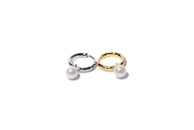 Load image into Gallery viewer, Pearla Huggie in Gold
