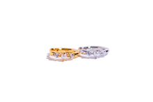 Load image into Gallery viewer, Gia Huggie in Silver
