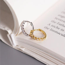 Load image into Gallery viewer, Maya Huggie in Gold
