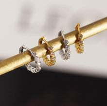 Load image into Gallery viewer, Maya Huggie in Gold
