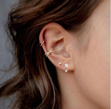 Load image into Gallery viewer, Della Ear Cuff in Silver
