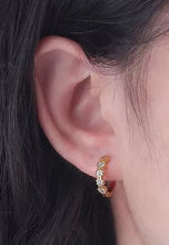 Load image into Gallery viewer, Everly Hoop Earring in Gold

