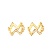 Load image into Gallery viewer, Isabel Ear Cuff in Gold
