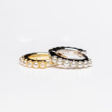 Load image into Gallery viewer, Willow Huggie in Gold
