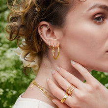 Load image into Gallery viewer, Pia Huggie in Gold
