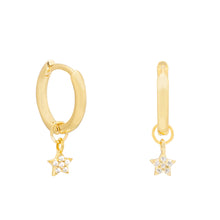 Load image into Gallery viewer, Poppy Huggie in Gold
