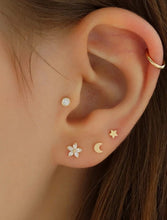 Load image into Gallery viewer, Tessa Flat Back Stud Earring in Gold
