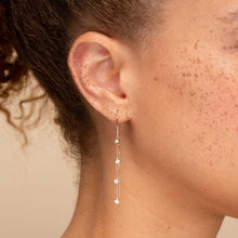 Load image into Gallery viewer, Winnie Threader Earring in Gold
